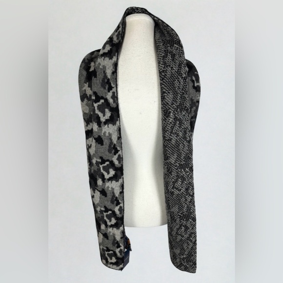 Cole Haan Men’s Black and Gray Patterned Scarf - Picture 2 of 7